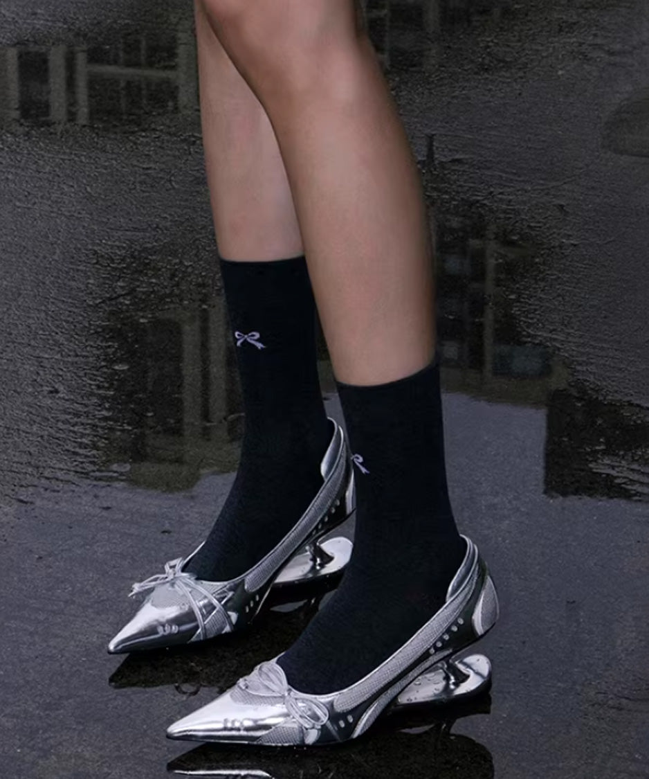 Void Curve Pumps
