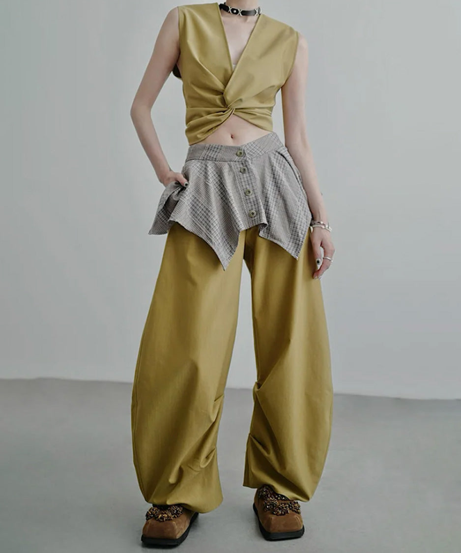 Shadow Flare Tuck Pants