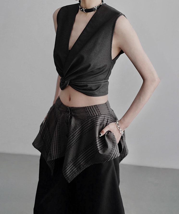 Twist Front No Sleeve Top