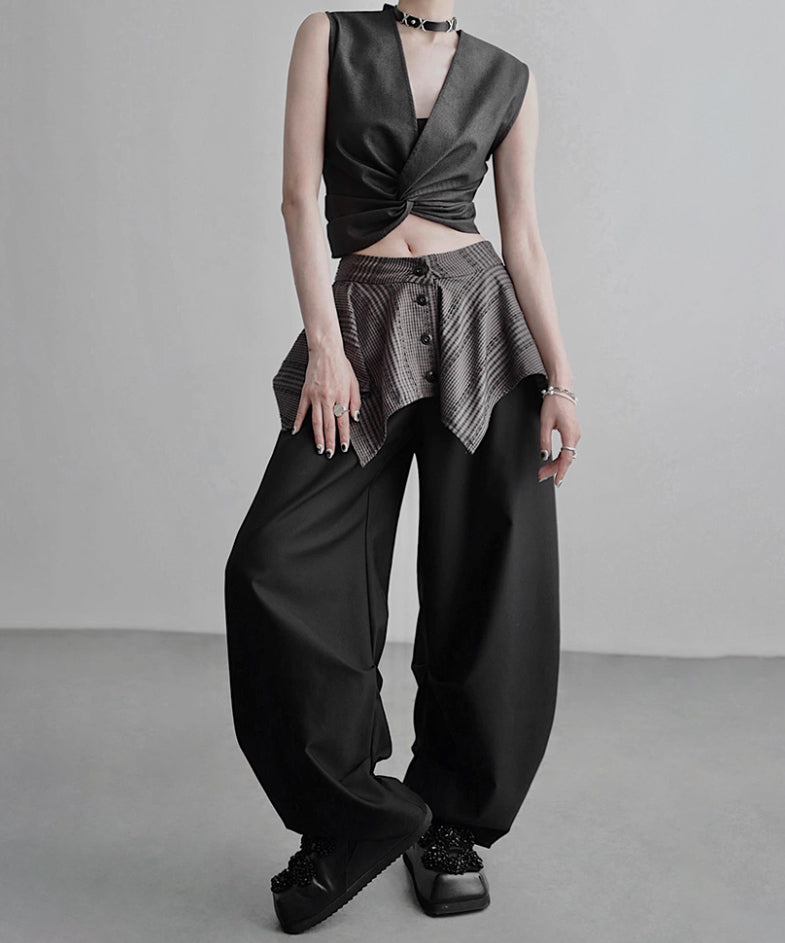 Twist Front No Sleeve Top
