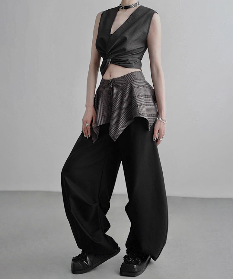 Twist Front No Sleeve Top