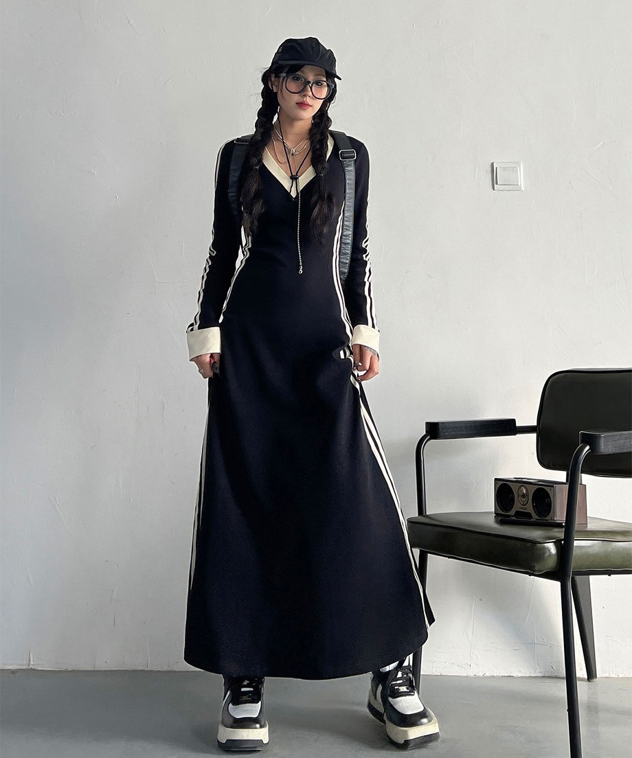 Side Line V-neck Dress