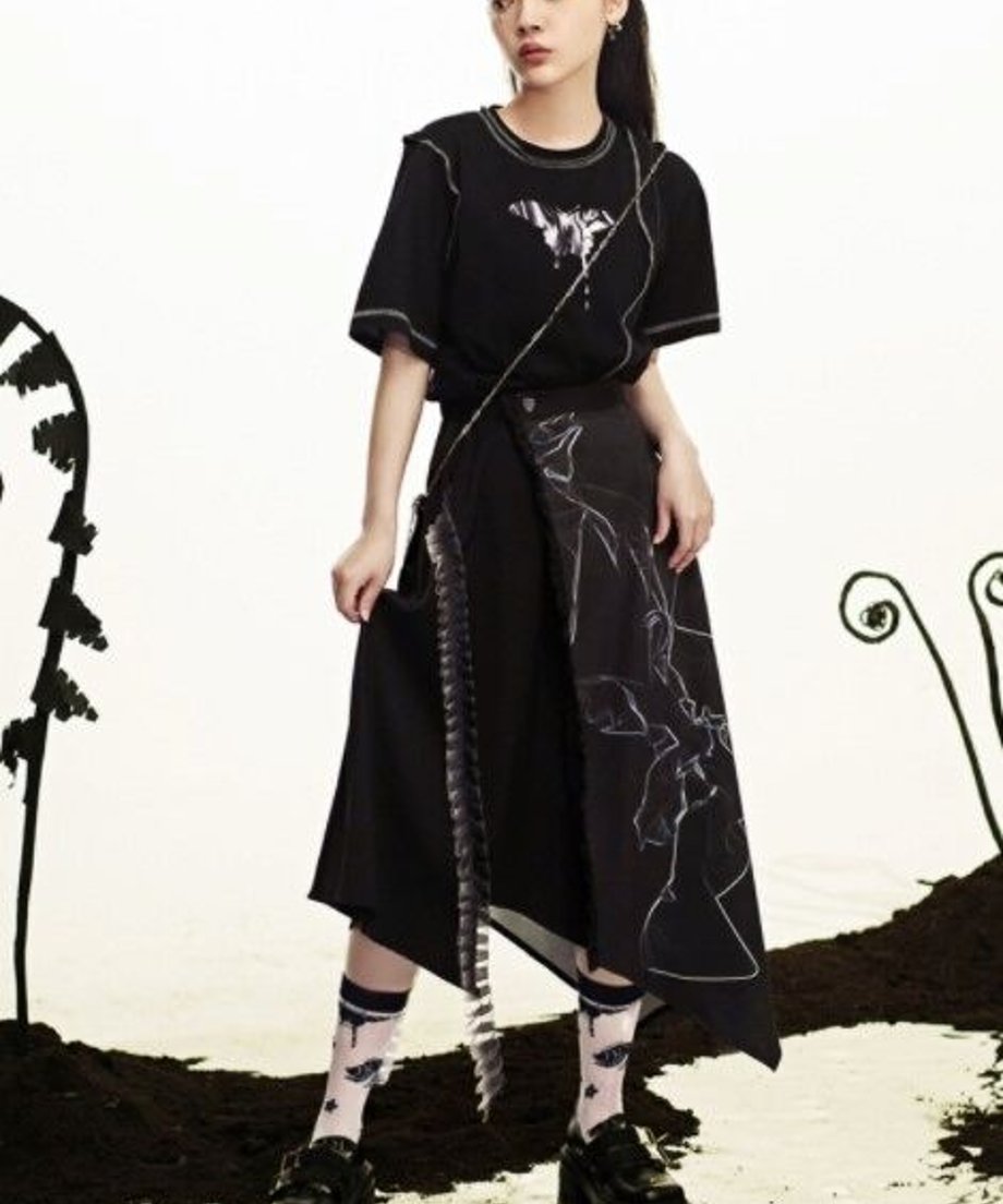 Line Drawing Printed Skirt