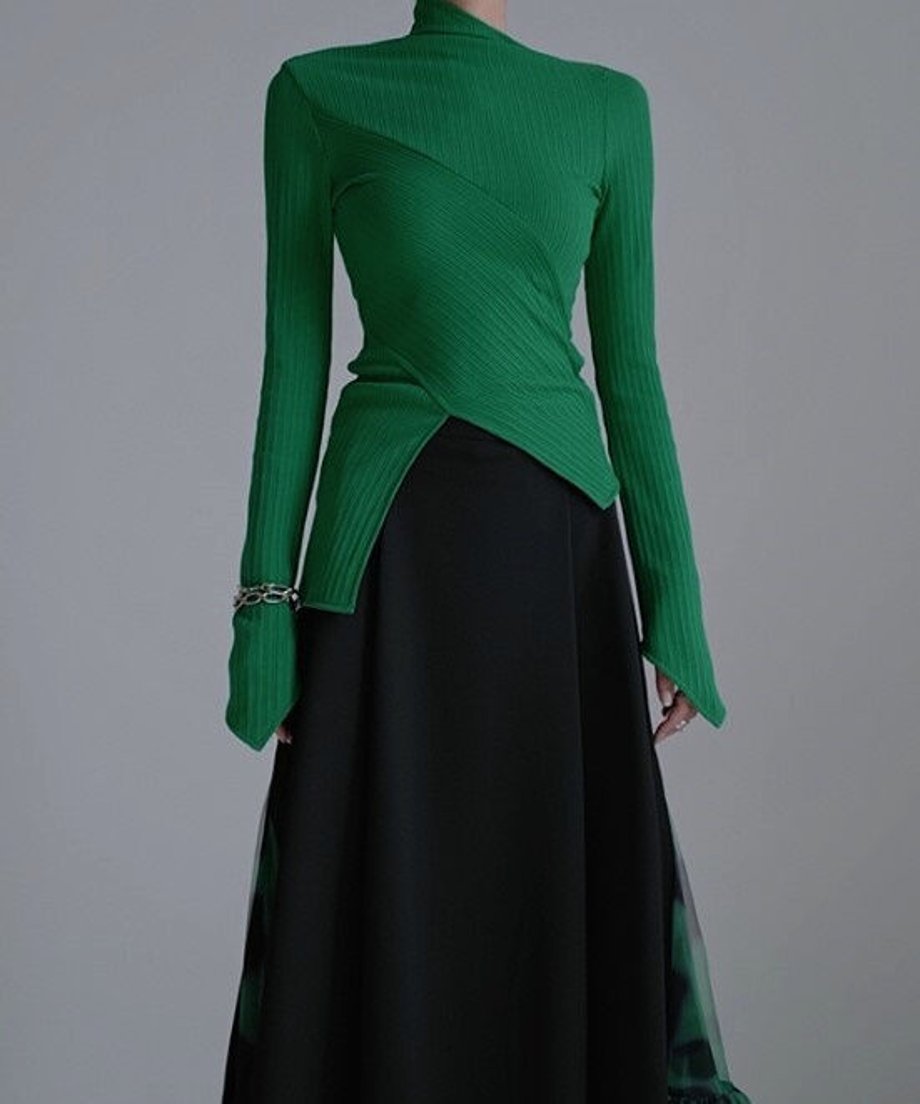 Diagonally Neck Asymmetry Top