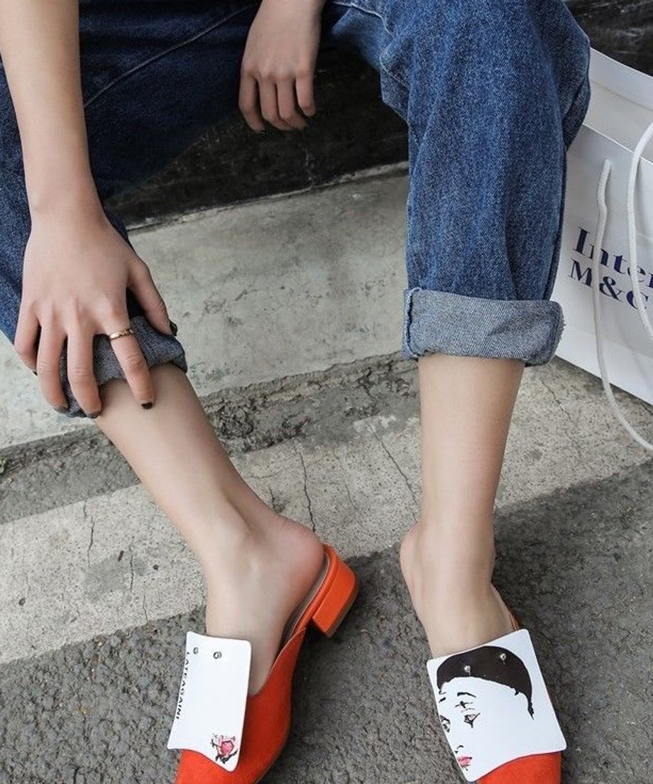 Striped Art Face Pointed Mules
