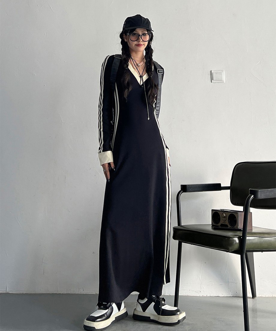 Side Line V-neck Dress