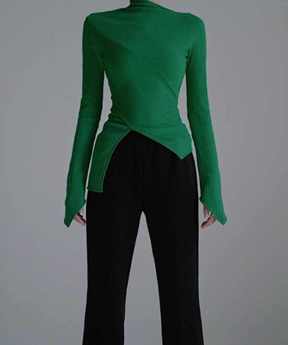 Diagonally Neck Asymmetry Top