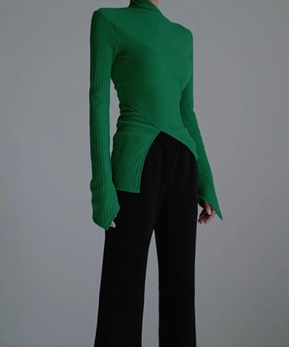 Diagonally Neck Asymmetry Top