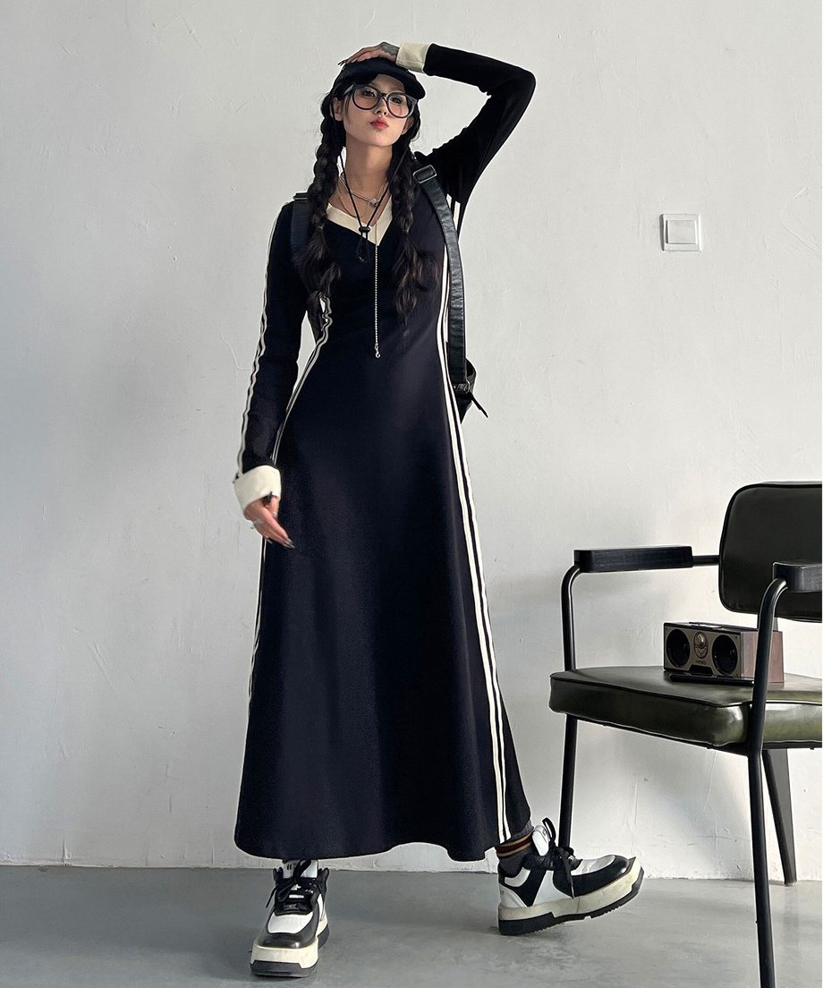 Side Line V-neck Dress