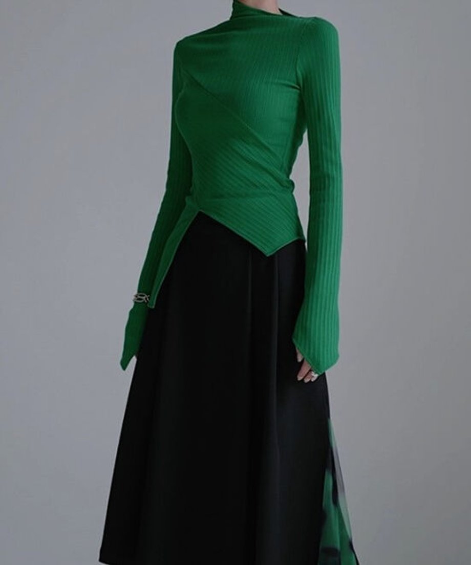 Diagonally Neck Asymmetry Top