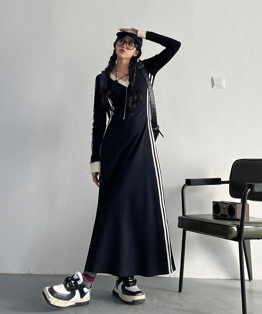 Side Line V-neck Dress