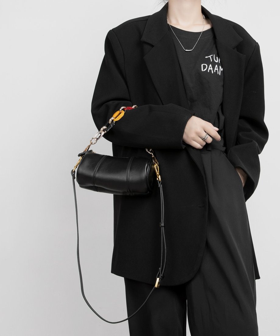 Color Chain Barrel Bag