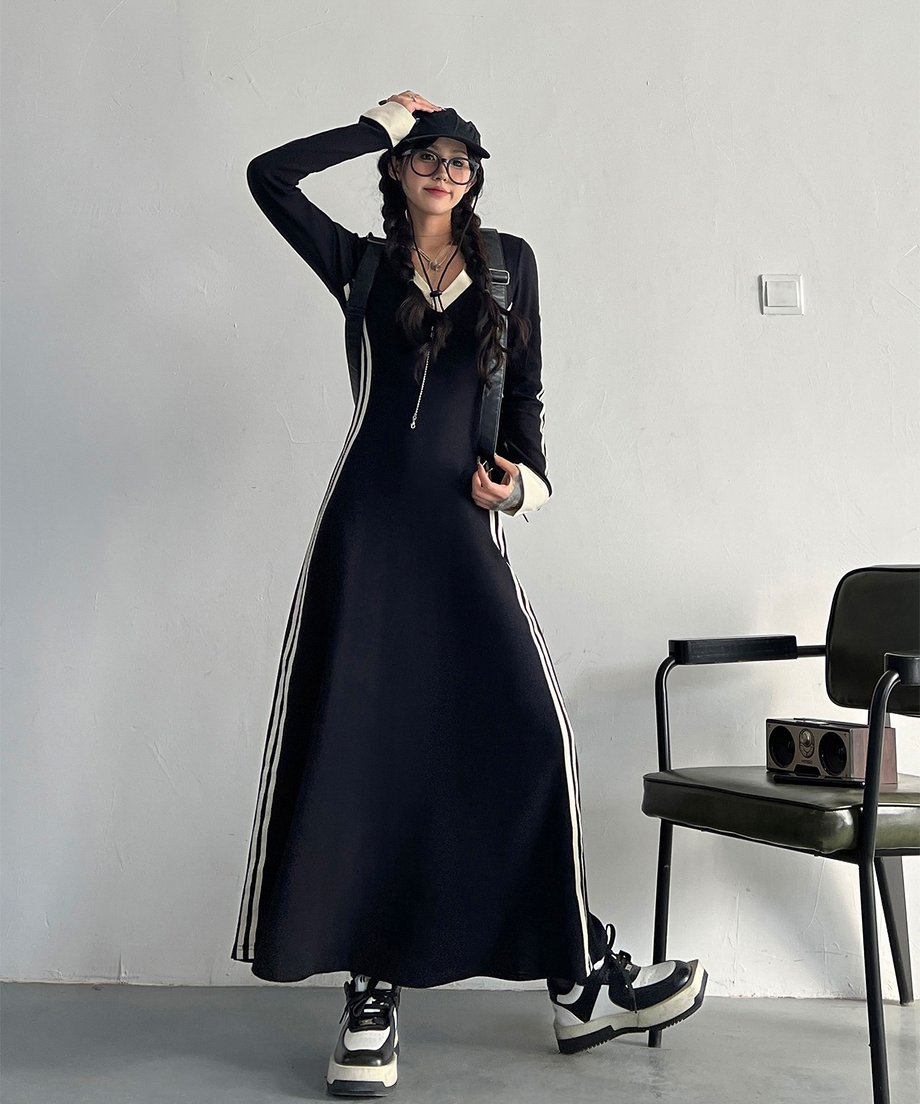 Side Line V-neck Dress