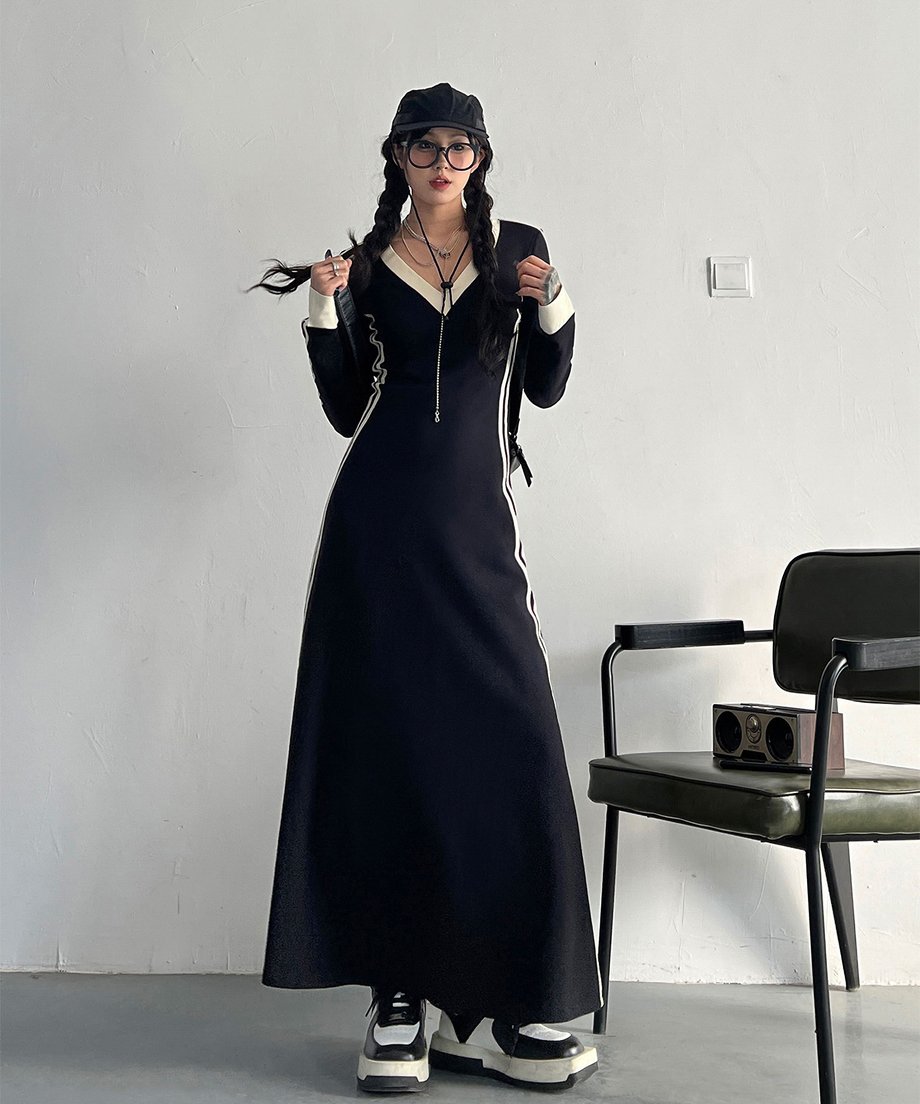 Side Line V-neck Dress