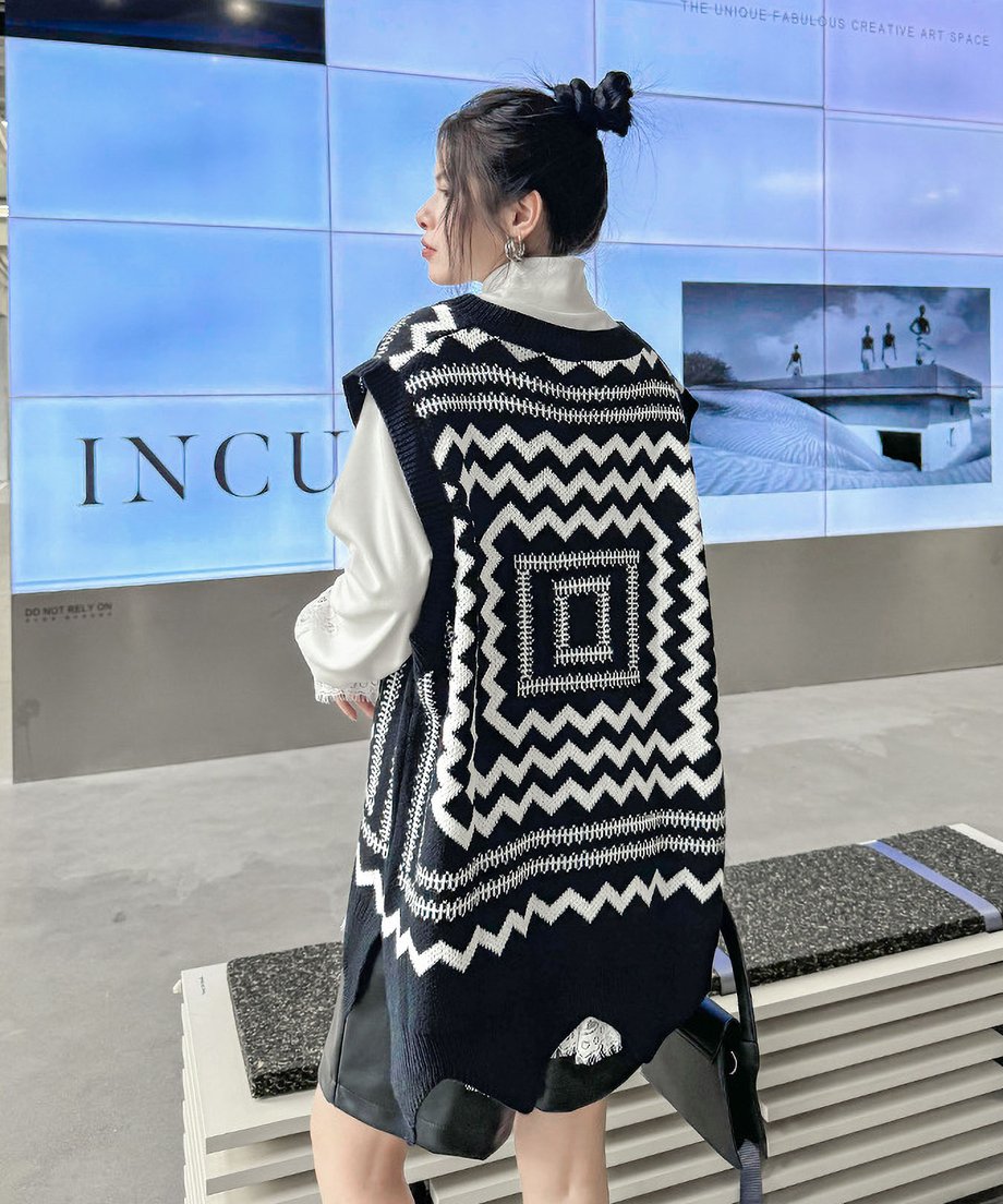 Neck Slit Vest