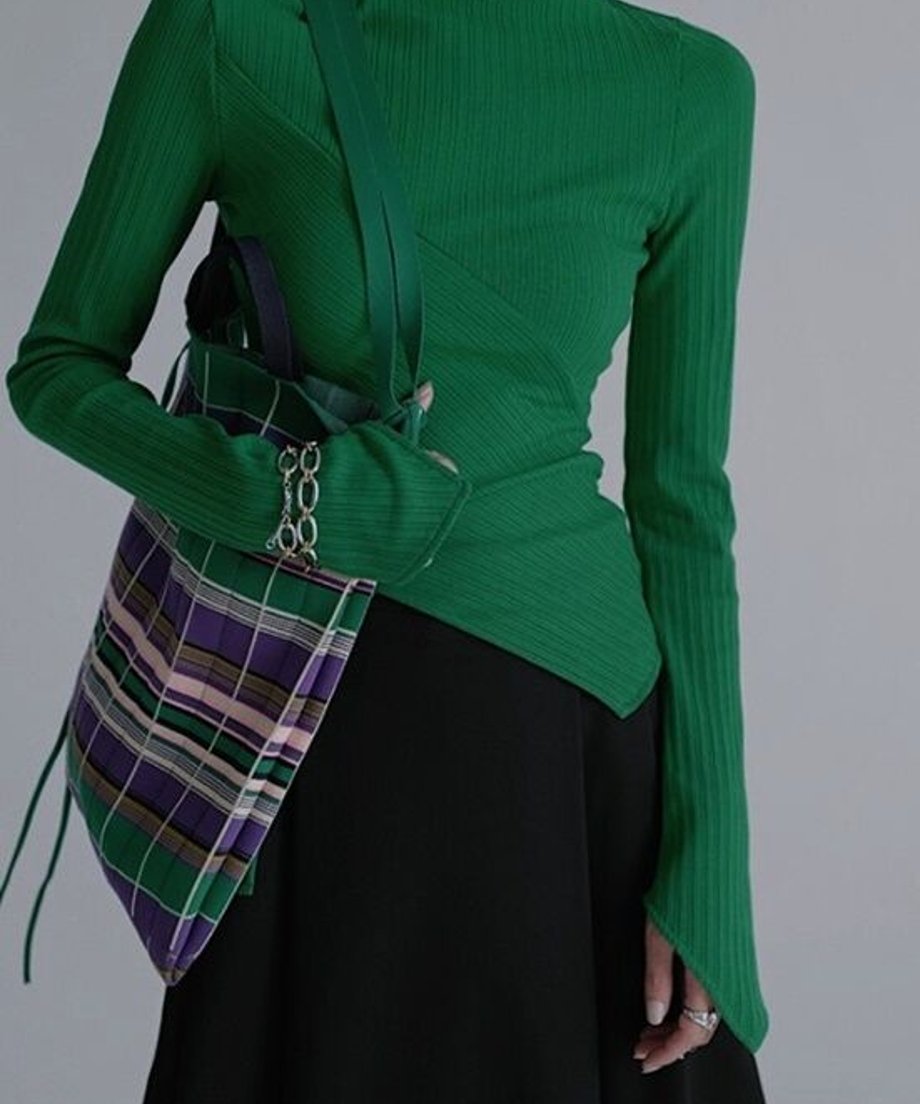 Diagonally Neck Asymmetry Top