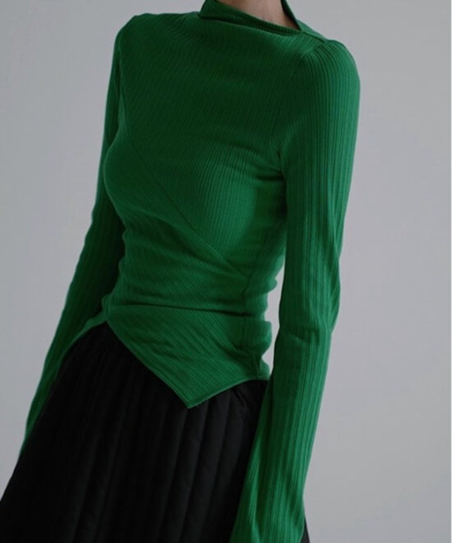 Diagonally Neck Asymmetry Top