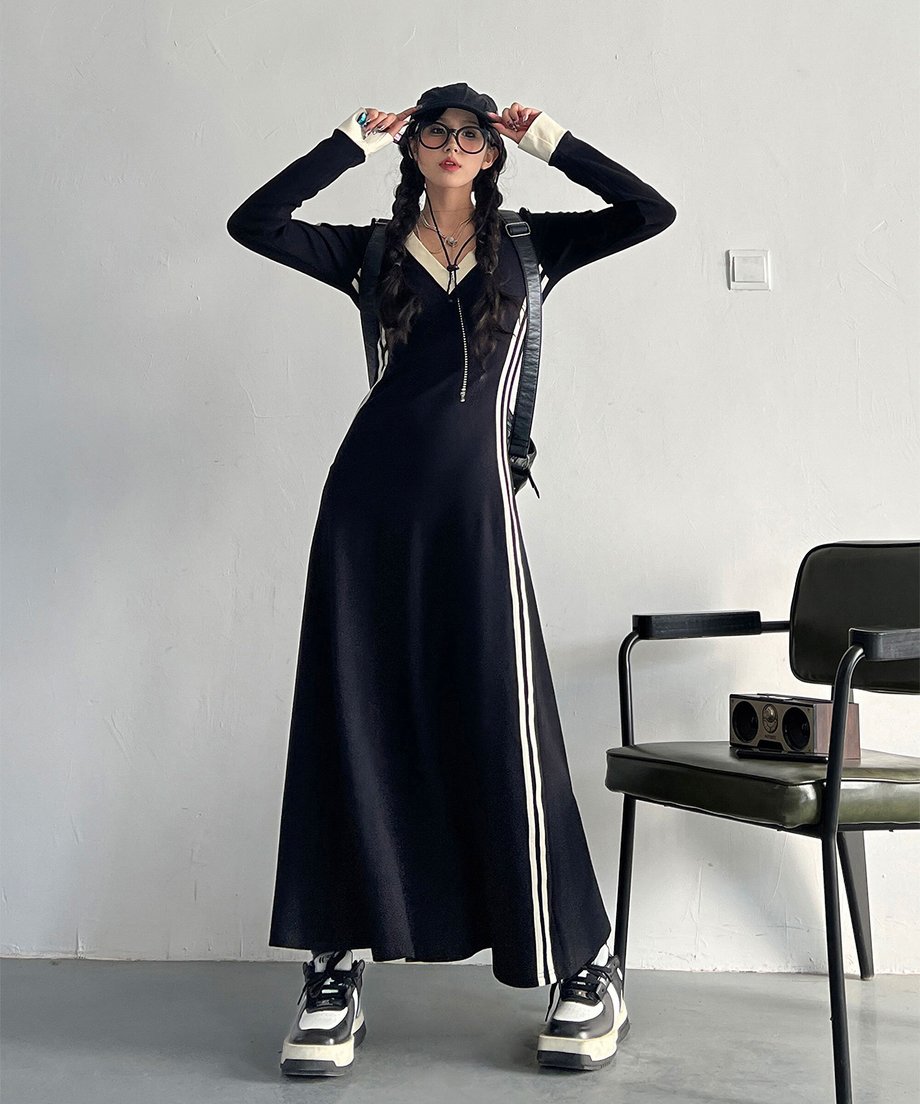 Side Line V-neck Dress