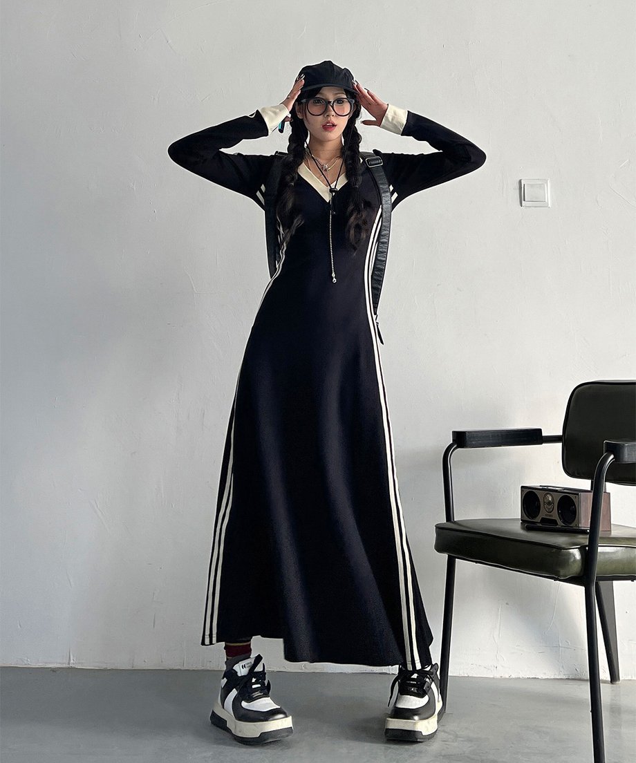 Side Line V-neck Dress