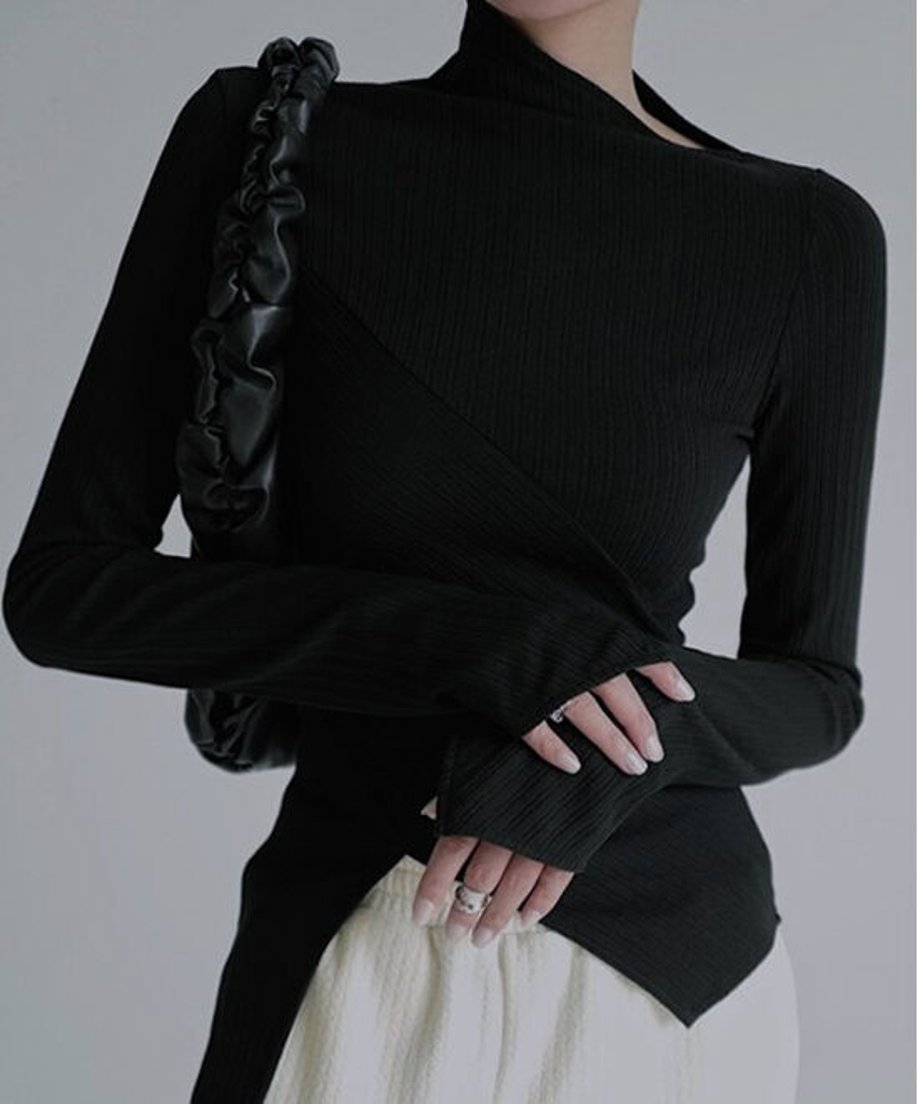 Diagonally Neck Asymmetry Top