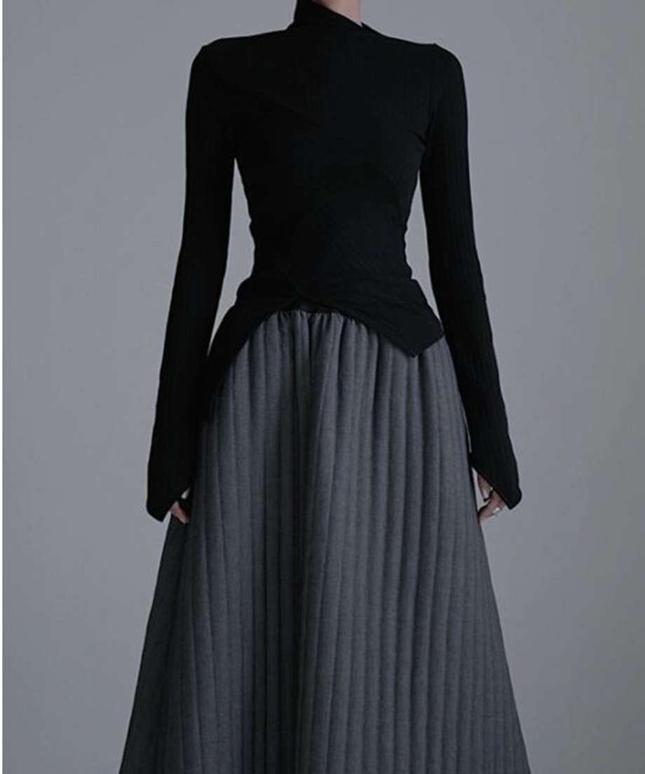 Diagonally Neck Asymmetry Top