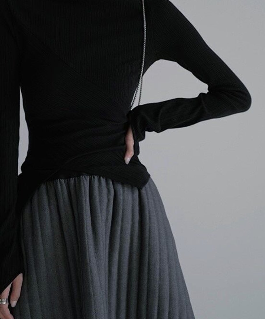 Diagonally Neck Asymmetry Top