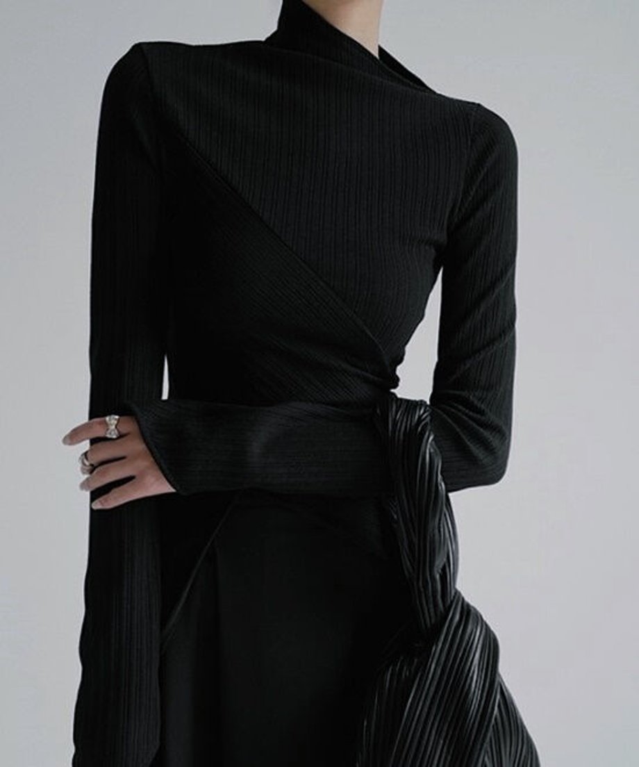 Diagonally Neck Asymmetry Top