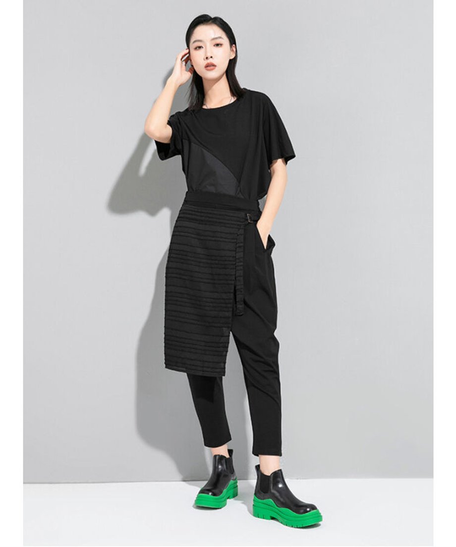 Layered Pleat Asymmetry Pants