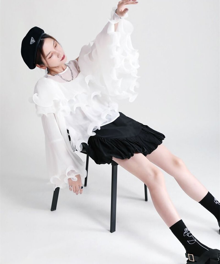 Curved Frill Short Skirt