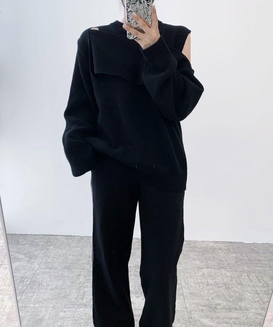 Edge Shoulder Knit